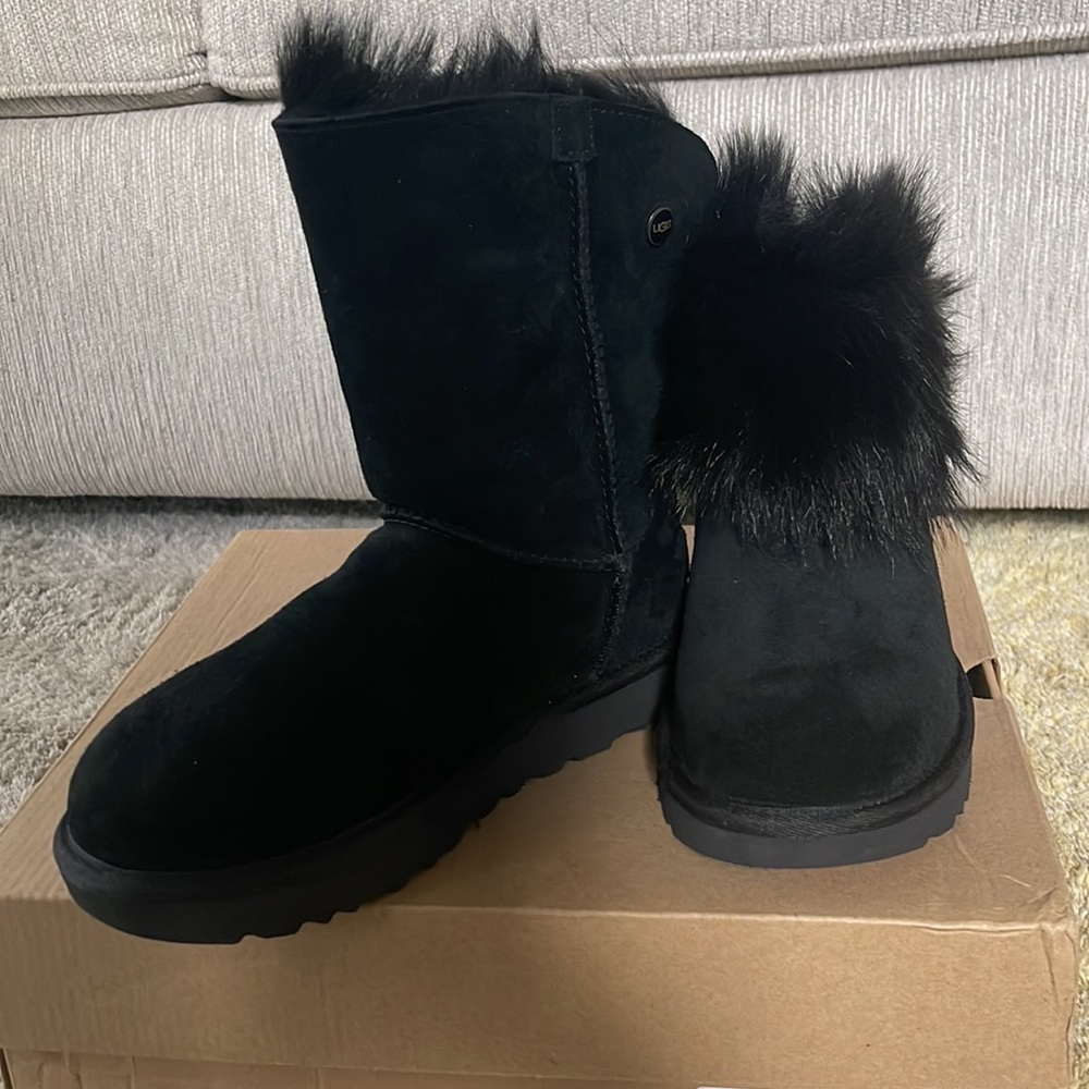 Womens Uggs - image 7